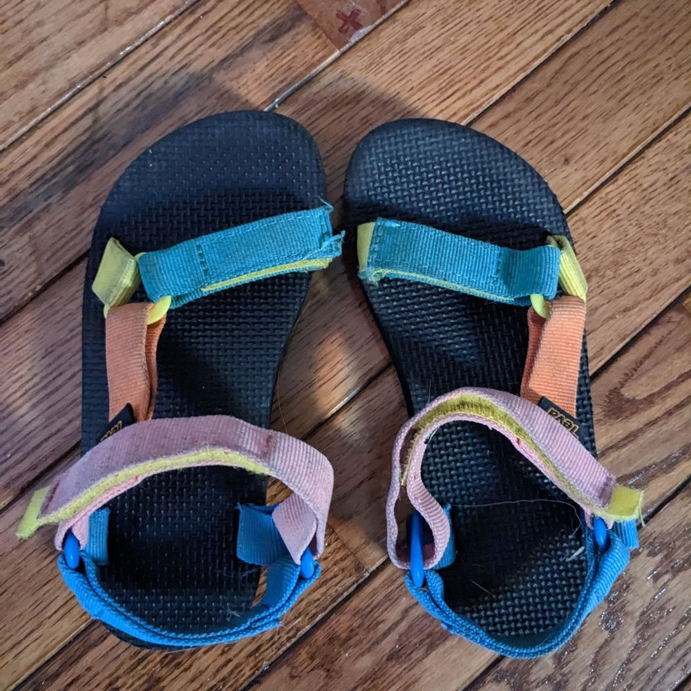 Kids Teva